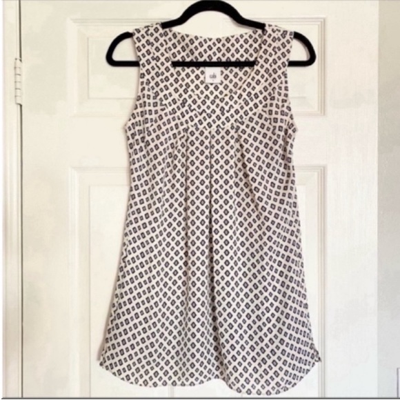 Women’s Navy and Cream CAbi Sleeveless Diamond Print Blouse Size Small - Picture 4 of 9